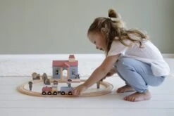 Little Dutch Railway Treinstation -Kinder Speelgoeds Winkel LD4489 little dutch railway treinstation 2